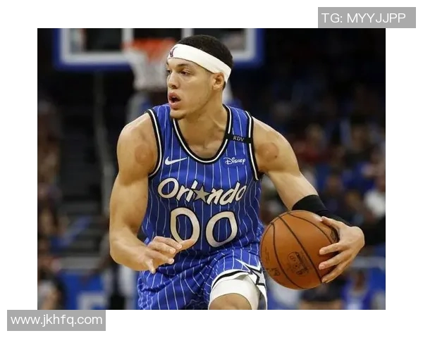 白人足球前锋球星崛起与发展之路：从青训到职业顶峰的故事